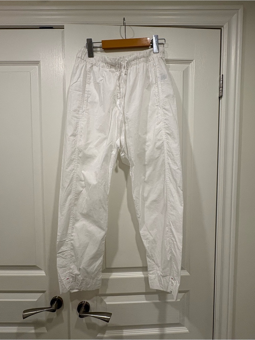 XiRENA White cotton pants with Red Logo Stitch